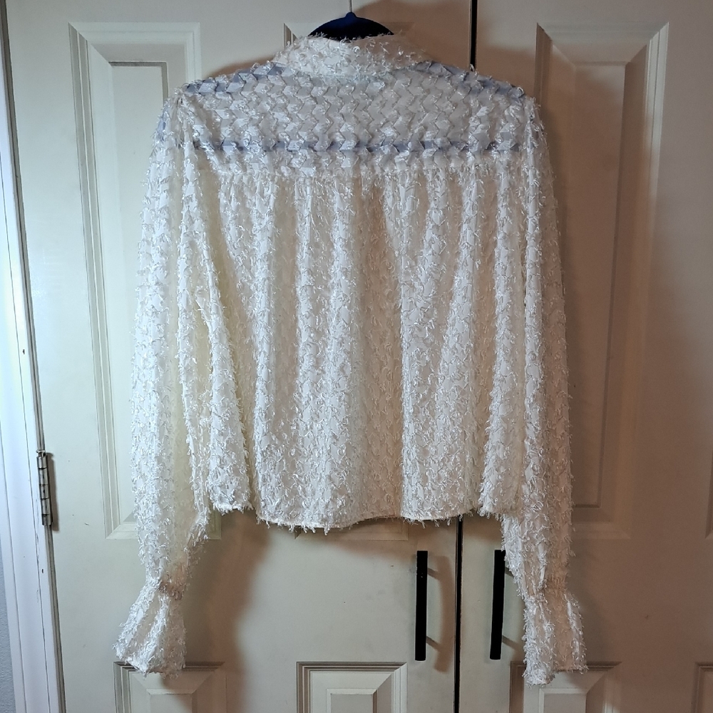 BLUE BLOSSOM White Textured Women's Blouse - Picture 4 of 5